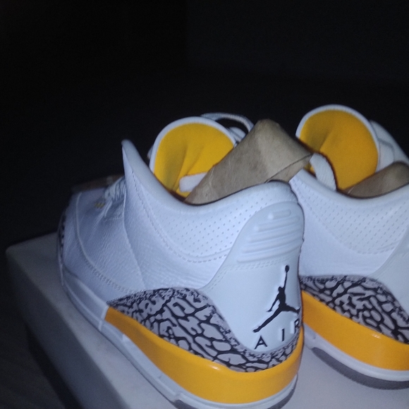 Air Jordans 3 retro  laser orange size us 8w - Picture 2 of 4